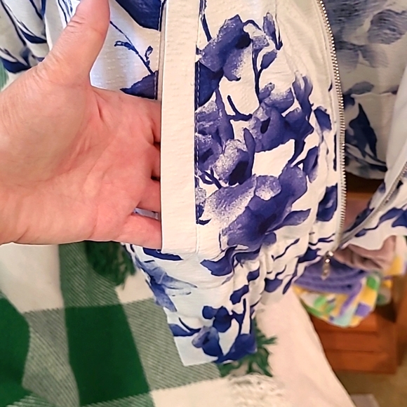 NWOT Chico's bomber sryle jacket - Picture 3 of 6